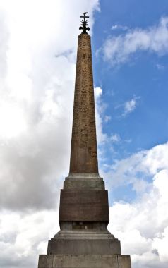 İspanyol Merdivenleri, Roma, İtalya, üstündeki Mısır Dikilitaş