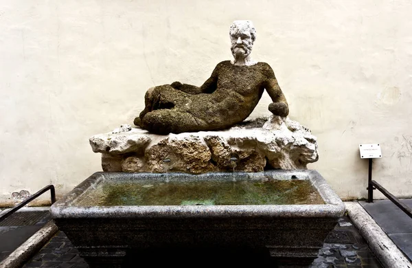 Estatua en la Fontana Babuino de Roma — Foto de Stock