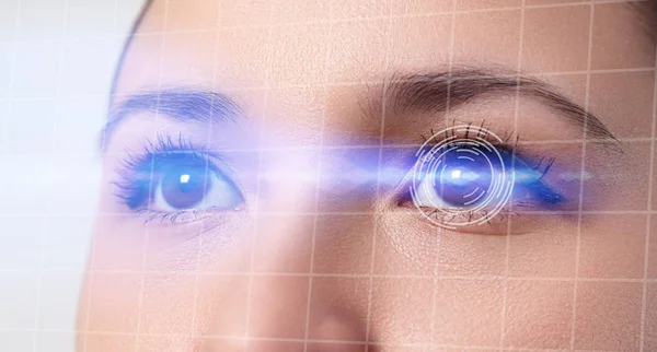 El concepto de un escáner retiniano, realidad aumentada, la tecnología de optometría, biometría — Foto de Stock