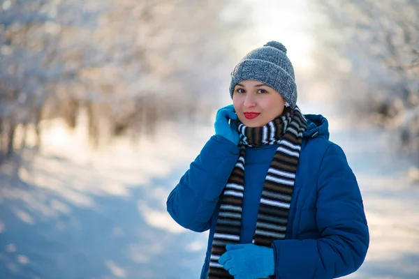 Portrait of a young happy girl woman in winter clothes — 스톡 사진