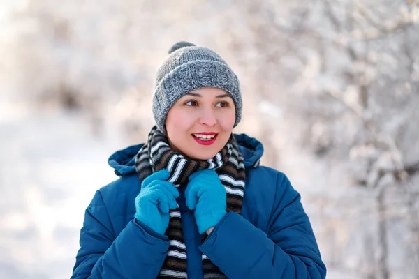 Portrait of a young happy girl woman in winter clothes — 스톡 사진