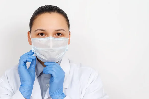 Facial Portrait Female Doctor Dressing Gown Respiratory Mask Gloves Looking — Stock Photo, Image