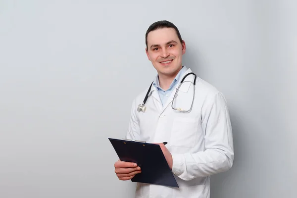 Portrait Young Smiled Doctor Dressing Gown Stethoscope Clipboard Light Blue — Stock Photo, Image