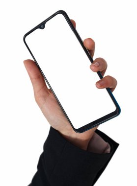 Kadın elinde telefon tableti ile bilgisayar aletine dokunuyor. beyaz üzerine izole