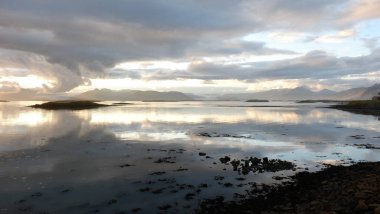 Hofn, İzlanda çevre bay üzerinden günbatımı.