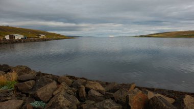 Sessiz fiyort denizde.