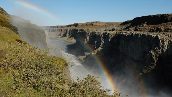 Çift gökkuşağı yakınındaki Dettifors şelale Kanyonu üzerinde