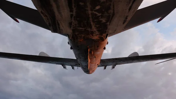 Törzs Egy Repülőgép Háttérben Egy Felhős — Stock Fotó
