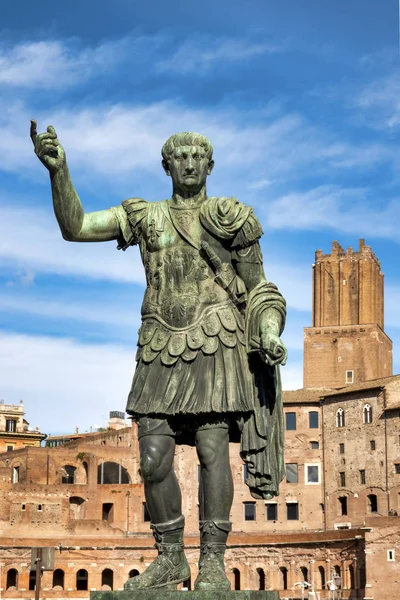 Statua dell'imperatore Traiano — Foto Stock