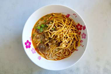 Bir Müslüman stili khao soi nuea (beef khao soi)