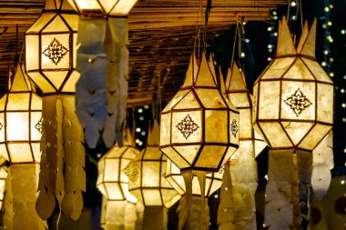 Kuzey Tayland 'dan geleneksel Lanna feneri (Khom Pet)