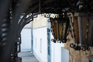 Dekoratif metal lambalar. Güzel elementler Bulanık arkaplan