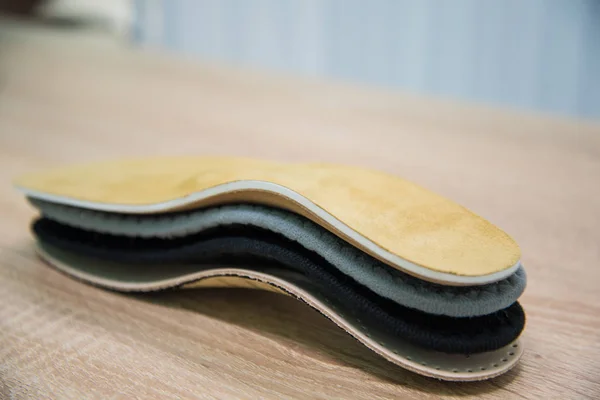 Samples of different orthopedic insoles. insole with a variety of coating — Stock Photo, Image