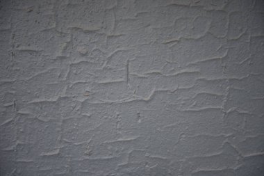 Şok edici kaplamalar, oyun alanlarında, stadyumlarda, koşu bantlarında ve kaldırımlarda kullanılan lastik kırıntılarından yapılır. Gri.