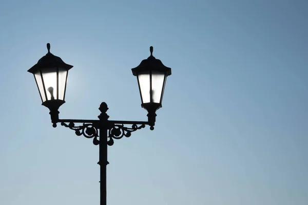 Utcai Lámpa Lámpák Klasszikus Stílusban Ellen Sötétkék Sötét Este Vagy — Stock Fotó