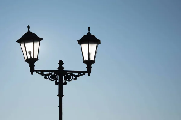 Lampada Strada Con Lampade Stile Classico Contro Cielo Blu Scuro — Foto Stock