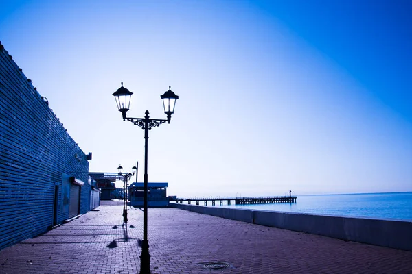 Deserted night sea promenade in the light of the moon. — Stock Photo, Image