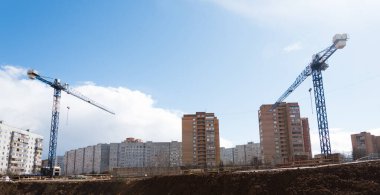 Karantina sırasında inşaat alanında. Salgın nedeniyle çalışmaların dondurulması.