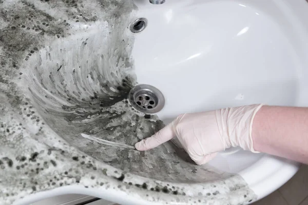 Hand Wash Basin Half Dirty Gloved Hand Cleans Sink Sponge — Stock Photo, Image