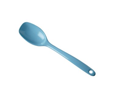 Beyaz stüdyo arka planında mavi plastik kaşık.