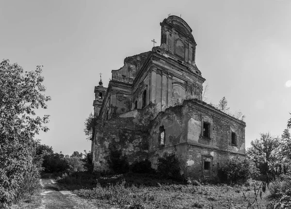 Ερείπια της εκκλησίας του Αγίου Αντωνίου, Velyki Megirichi χωριό, περιοχή Rivne, Ουκρανία — Φωτογραφία Αρχείου
