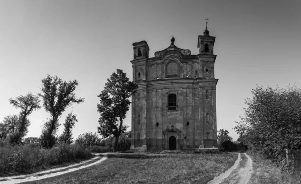 Romjai a Szent Antal-templom, a Velyki Megirichi községben, a Rivne régióban, Ukrajna — Stock Fotó