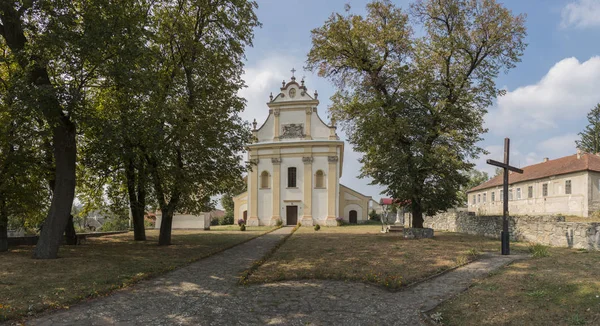 Katolikus templom, Yagilnitsa village, Ternopil region, Ukrajna — Stock Fotó