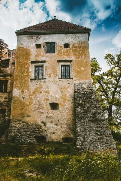 Castelo de Svirzh, torre direita, região de Lviv, Ucrânia — Fotografia de Stock