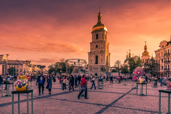 Софийская площадь в Киеве вечером, Киев, Украина, 20-04-2018 — стоковое фото