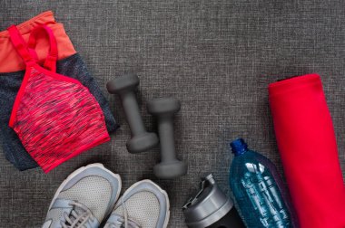Spor kavram - arka plan, flatlay spor, spor salonu ekipman, kadın. Metin alanı