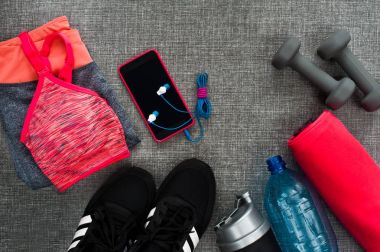 Spor kavram - arka plan, flatlay spor, spor salonu ekipman, kadın. Metin alanı