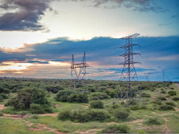yüksek voltaj güç hatları