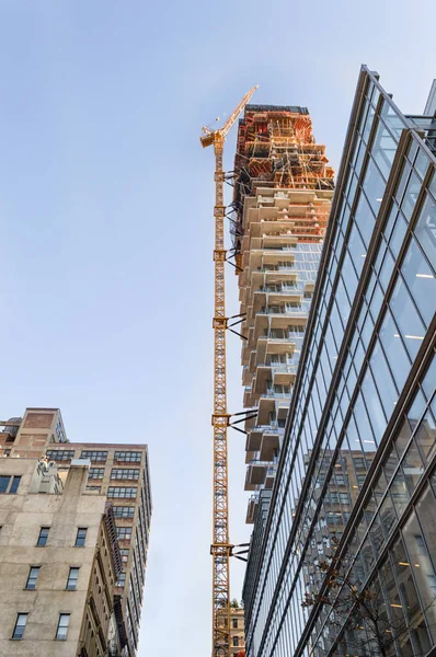Новый небоскреб в Нью-Йорке — стоковое фото