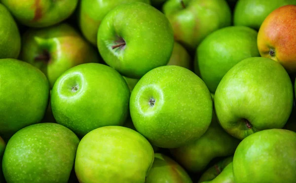 Fondo de manzanas verdes — Foto de Stock