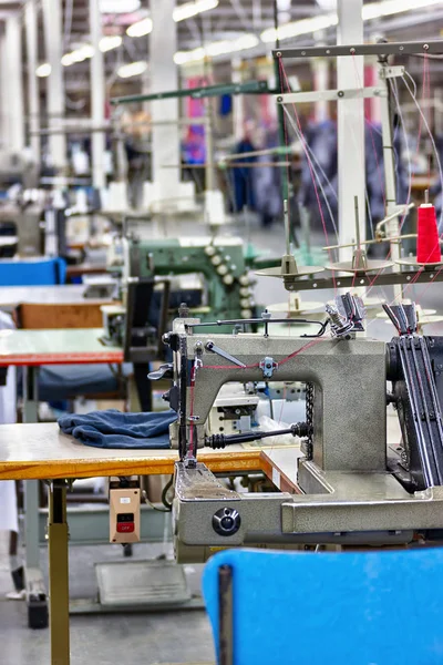 Tekstil Sanayi fabrikasında Gaborone, Botsvana, Afrika, endüstriyel dikiş makineleri, elastik makineleri,
