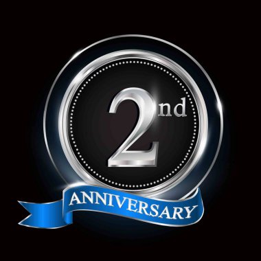 Gümüş Yüzük ve mavi kurdele ile 2 yıl dönümü logo.