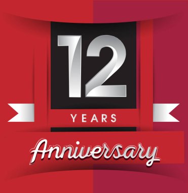 12 yıl yıldönümü kutlama logosunun doğum günü partisi için kırmızı zemin üzerine beyaz kurdele ile vektör çizim tasarım şablonu. 