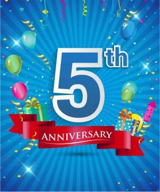 Konfeti ve balon, kırmızı kurdele, renkli vektör tasarım şablonu öğeleri davetiye, broşür, afiş ve poster için 5 yıl yıldönümü logolu kutluyor
