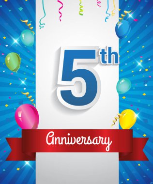 Konfeti ve balon, kırmızı kurdele, renkli vektör tasarım şablonu öğeleri için davetiye, broşür, afiş ve poster ile 5 yıl dönümü logo kutluyor