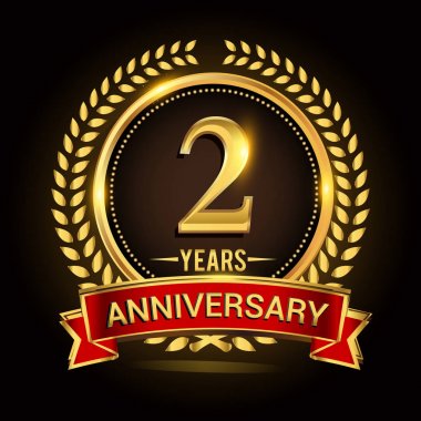 Çelenk, şerit ve altın yüzük logosu ile 2 yıl yıldönümünü kutluyor