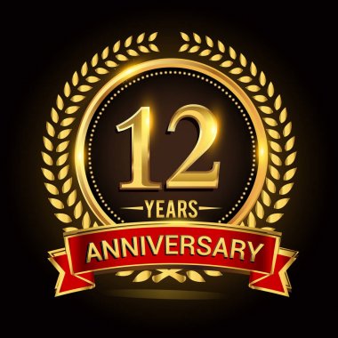 Çelenk, şerit ve altın yüzük logosu ile 12 yaşındaki yıldönümünü kutluyor