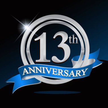13 yıl yıldönümü logolu gümüş yüzük ve mavi kurdele, vektör tasarımı