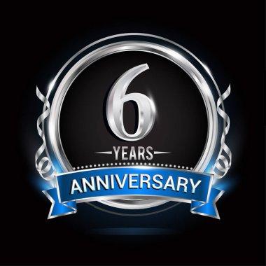 6 yıl yıldönümü logolu gümüş yüzük ve mavi kurdele, vektör çizim siyah arka plan üzerine 