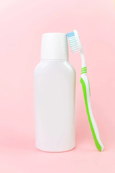 White Mouthwash Bottle Toothbrush Pastel Pink Background Oral Hygiene Concept — Stock Photo, Image