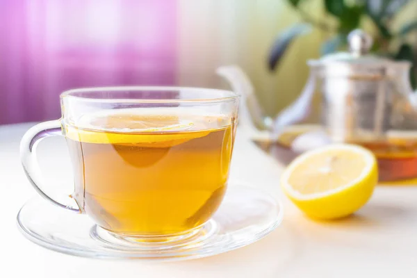 Прозрачная Чашка Травяным Чаем Лимоном Заднем Плане Чайник Концепция Здоровых — стоковое фото