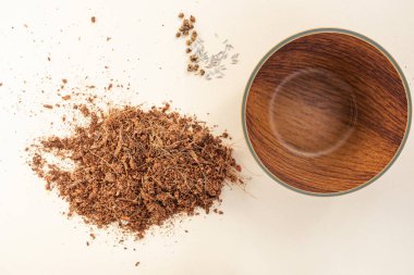 Evde mikroyeşillik nasıl yetiştirilir. Adım adım. Adım 1. Ekmek için tabak, toprak, hindistan cevizi substratı ve turp, pancar ve marul gibi tohumlar hazırlamalısın. Sağlıklı yemek, süper yemek..