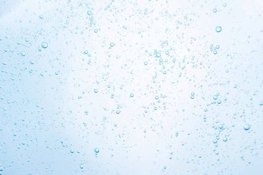 Kozmetik şeffaf jelin yakın çekim örneği. Organik doğal kozmetik, yüz ve vücut bakımı kavramı. Kopyalama alanı, minimalizm, makro.