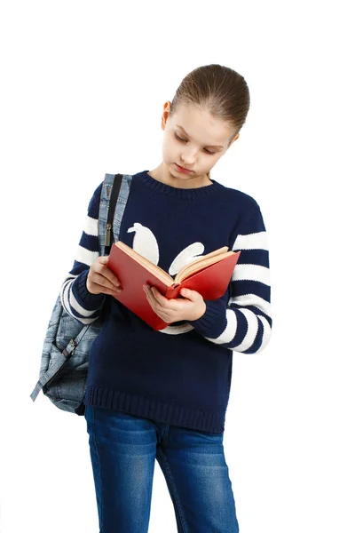 Lief meisje het lezen van een boek. — Stockfoto