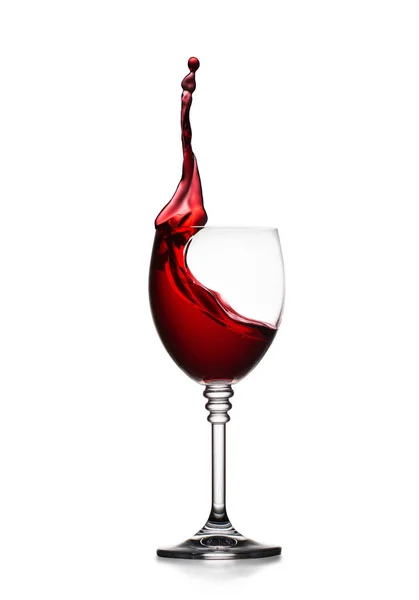 Verre de vin rouge éclaboussant isolé sur blanc — Photo