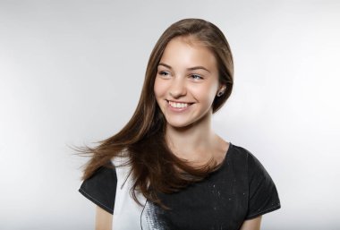 Rüzgarlı saçlı güzel model